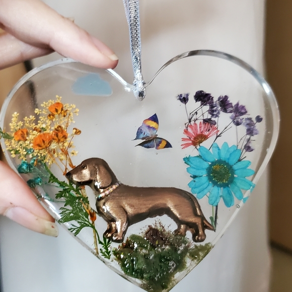 Resin Pressed Flower Heart Shaped Catcher/Ornament - Picture 2 of 6